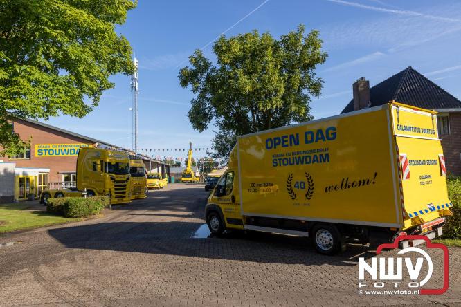 Kranen, trucks en bergingsvoertuigen stelen de show tijdens jubileumfeest van Kraan- en Bergingsbedrijf Stouwdam in Oldebroek. - &copy; NWVFoto.nl