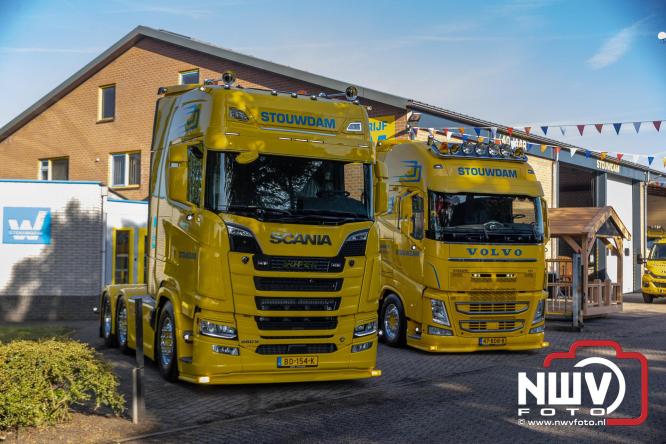 Kranen, trucks en bergingsvoertuigen stelen de show tijdens jubileumfeest van Kraan- en Bergingsbedrijf Stouwdam in Oldebroek. - &copy; NWVFoto.nl