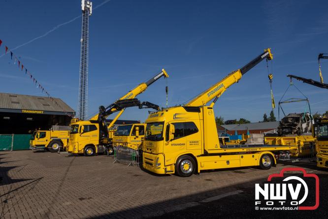 Kranen, trucks en bergingsvoertuigen stelen de show tijdens jubileumfeest van Kraan- en Bergingsbedrijf Stouwdam in Oldebroek. - &copy; NWVFoto.nl