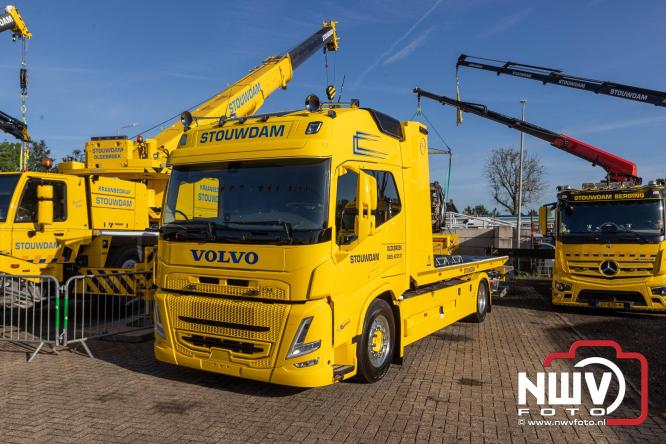 Kranen, trucks en bergingsvoertuigen stelen de show tijdens jubileumfeest van Kraan- en Bergingsbedrijf Stouwdam in Oldebroek. - &copy; NWVFoto.nl