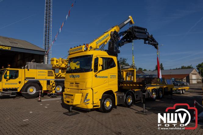Kranen, trucks en bergingsvoertuigen stelen de show tijdens jubileumfeest van Kraan- en Bergingsbedrijf Stouwdam in Oldebroek. - &copy; NWVFoto.nl