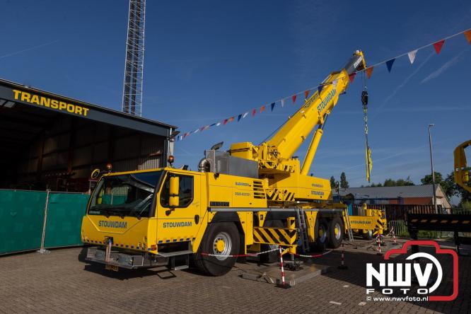 Kranen, trucks en bergingsvoertuigen stelen de show tijdens jubileumfeest van Kraan- en Bergingsbedrijf Stouwdam in Oldebroek. - &copy; NWVFoto.nl