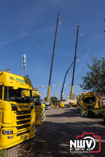 Kranen, trucks en bergingsvoertuigen stelen de show tijdens jubileumfeest van Kraan- en Bergingsbedrijf Stouwdam in Oldebroek. - &copy; NWVFoto.nl