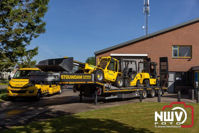 Kranen, trucks en bergingsvoertuigen stelen de show tijdens jubileumfeest van Kraan- en Bergingsbedrijf Stouwdam in Oldebroek. - &copy; NWVFoto.nl