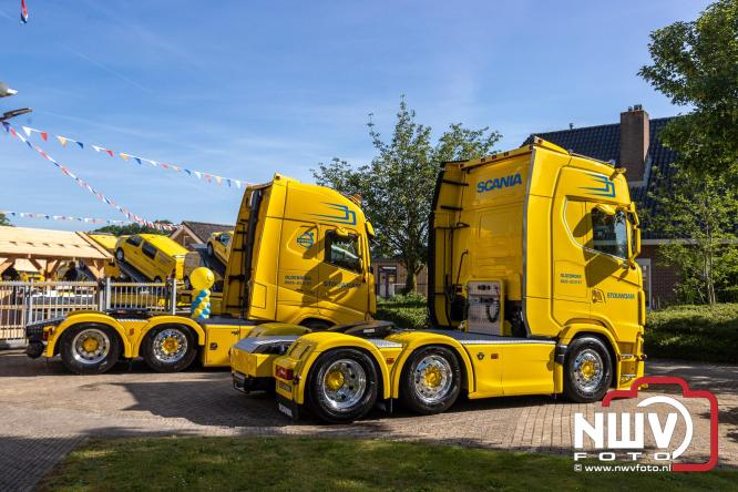 Kranen, trucks en bergingsvoertuigen stelen de show tijdens jubileumfeest van Kraan- en Bergingsbedrijf Stouwdam in Oldebroek. - &copy; NWVFoto.nl