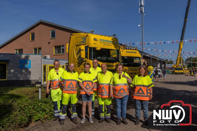 Kranen, trucks en bergingsvoertuigen stelen de show tijdens jubileumfeest van Kraan- en Bergingsbedrijf Stouwdam in Oldebroek. - &copy; NWVFoto.nl