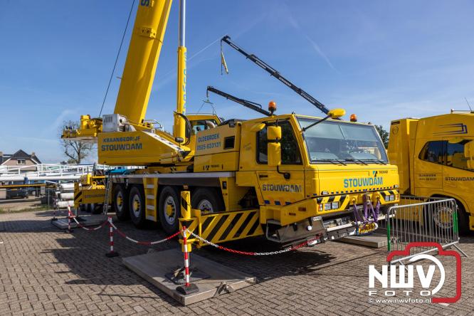 Kranen, trucks en bergingsvoertuigen stelen de show tijdens jubileumfeest van Kraan- en Bergingsbedrijf Stouwdam in Oldebroek. - &copy; NWVFoto.nl