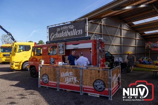 Kranen, trucks en bergingsvoertuigen stelen de show tijdens jubileumfeest van Kraan- en Bergingsbedrijf Stouwdam in Oldebroek. - &copy; NWVFoto.nl