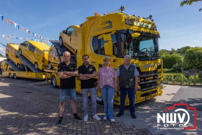 Kranen, trucks en bergingsvoertuigen stelen de show tijdens jubileumfeest van Kraan- en Bergingsbedrijf Stouwdam in Oldebroek. - &copy; NWVFoto.nl
