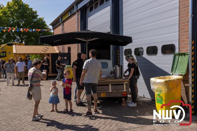 Kranen, trucks en bergingsvoertuigen stelen de show tijdens jubileumfeest van Kraan- en Bergingsbedrijf Stouwdam in Oldebroek. - &copy; NWVFoto.nl