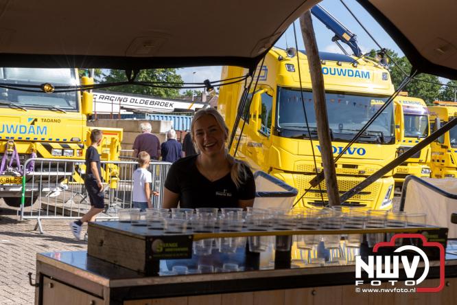 Kranen, trucks en bergingsvoertuigen stelen de show tijdens jubileumfeest van Kraan- en Bergingsbedrijf Stouwdam in Oldebroek. - &copy; NWVFoto.nl