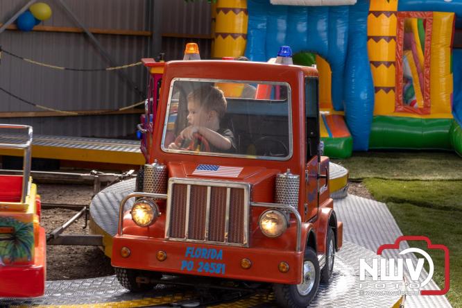 Kranen, trucks en bergingsvoertuigen stelen de show tijdens jubileumfeest van Kraan- en Bergingsbedrijf Stouwdam in Oldebroek. - &copy; NWVFoto.nl