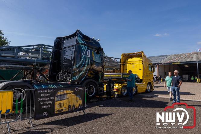 Kranen, trucks en bergingsvoertuigen stelen de show tijdens jubileumfeest van Kraan- en Bergingsbedrijf Stouwdam in Oldebroek. - &copy; NWVFoto.nl