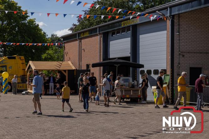 Kranen, trucks en bergingsvoertuigen stelen de show tijdens jubileumfeest van Kraan- en Bergingsbedrijf Stouwdam in Oldebroek. - &copy; NWVFoto.nl