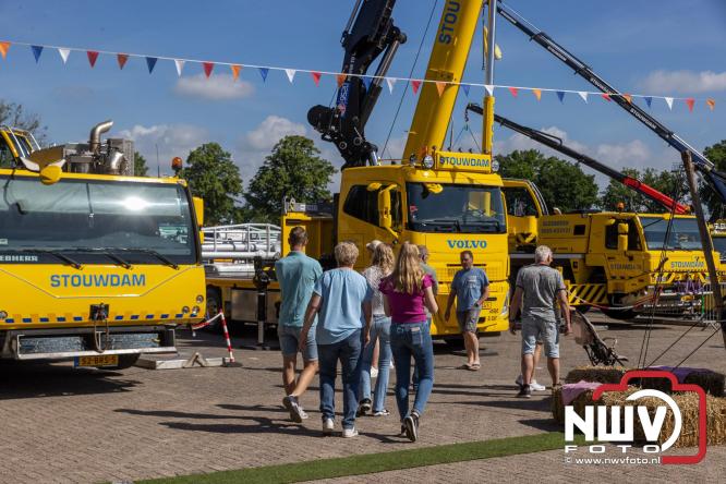 Kranen, trucks en bergingsvoertuigen stelen de show tijdens jubileumfeest van Kraan- en Bergingsbedrijf Stouwdam in Oldebroek. - &copy; NWVFoto.nl