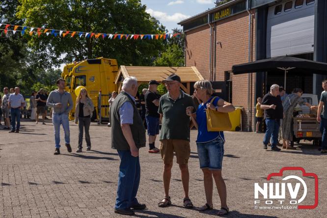 Kranen, trucks en bergingsvoertuigen stelen de show tijdens jubileumfeest van Kraan- en Bergingsbedrijf Stouwdam in Oldebroek. - &copy; NWVFoto.nl