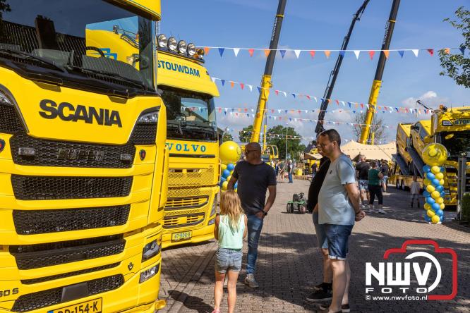 Kranen, trucks en bergingsvoertuigen stelen de show tijdens jubileumfeest van Kraan- en Bergingsbedrijf Stouwdam in Oldebroek. - &copy; NWVFoto.nl