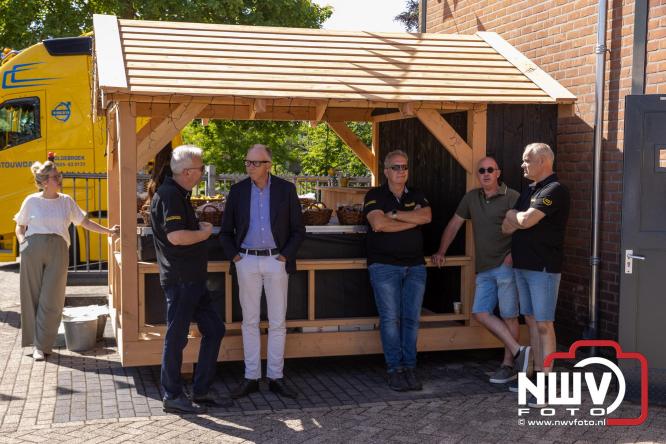 Kranen, trucks en bergingsvoertuigen stelen de show tijdens jubileumfeest van Kraan- en Bergingsbedrijf Stouwdam in Oldebroek. - &copy; NWVFoto.nl