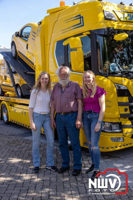 Kranen, trucks en bergingsvoertuigen stelen de show tijdens jubileumfeest van Kraan- en Bergingsbedrijf Stouwdam in Oldebroek. - &copy; NWVFoto.nl
