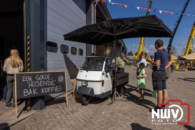 Kranen, trucks en bergingsvoertuigen stelen de show tijdens jubileumfeest van Kraan- en Bergingsbedrijf Stouwdam in Oldebroek. - &copy; NWVFoto.nl