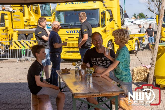 Kranen, trucks en bergingsvoertuigen stelen de show tijdens jubileumfeest van Kraan- en Bergingsbedrijf Stouwdam in Oldebroek. - &copy; NWVFoto.nl