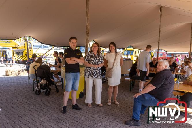 Kranen, trucks en bergingsvoertuigen stelen de show tijdens jubileumfeest van Kraan- en Bergingsbedrijf Stouwdam in Oldebroek. - &copy; NWVFoto.nl