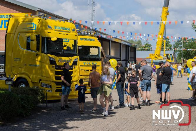 Kranen, trucks en bergingsvoertuigen stelen de show tijdens jubileumfeest van Kraan- en Bergingsbedrijf Stouwdam in Oldebroek. - &copy; NWVFoto.nl