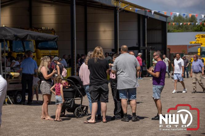 Kranen, trucks en bergingsvoertuigen stelen de show tijdens jubileumfeest van Kraan- en Bergingsbedrijf Stouwdam in Oldebroek. - &copy; NWVFoto.nl