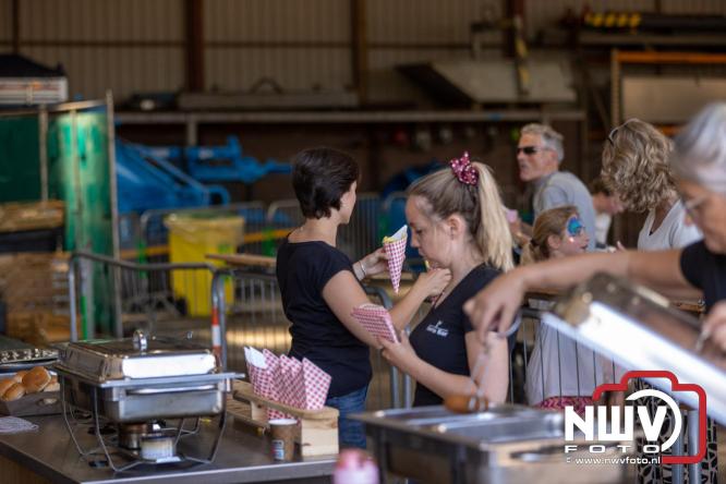 Kranen, trucks en bergingsvoertuigen stelen de show tijdens jubileumfeest van Kraan- en Bergingsbedrijf Stouwdam in Oldebroek. - &copy; NWVFoto.nl
