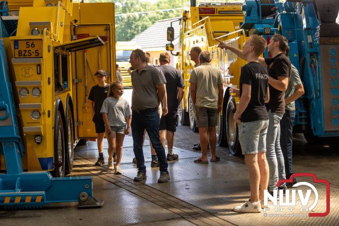 Kranen, trucks en bergingsvoertuigen stelen de show tijdens jubileumfeest van Kraan- en Bergingsbedrijf Stouwdam in Oldebroek. - &copy; NWVFoto.nl