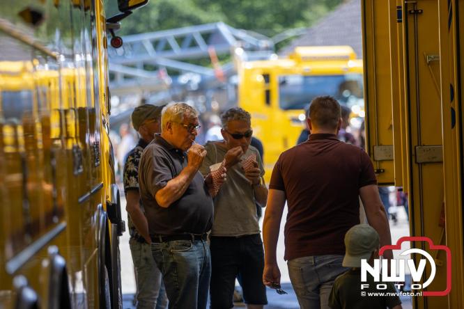 Kranen, trucks en bergingsvoertuigen stelen de show tijdens jubileumfeest van Kraan- en Bergingsbedrijf Stouwdam in Oldebroek. - &copy; NWVFoto.nl