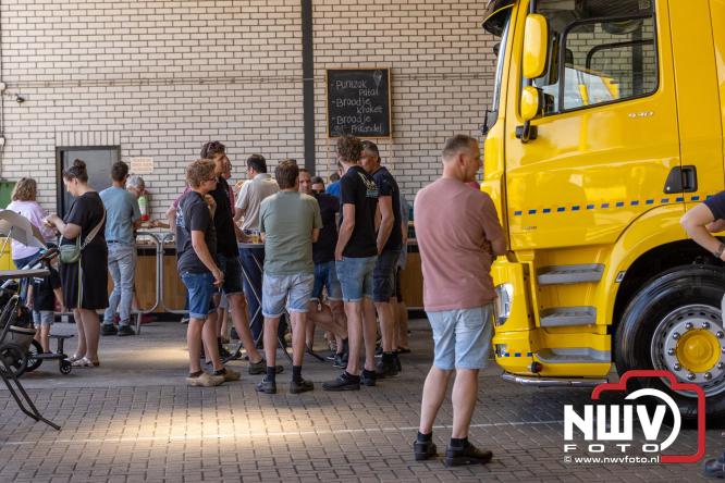 Kranen, trucks en bergingsvoertuigen stelen de show tijdens jubileumfeest van Kraan- en Bergingsbedrijf Stouwdam in Oldebroek. - &copy; NWVFoto.nl