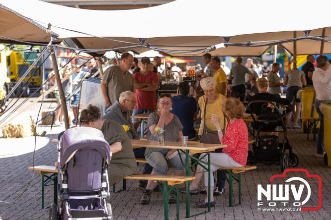 Kranen, trucks en bergingsvoertuigen stelen de show tijdens jubileumfeest van Kraan- en Bergingsbedrijf Stouwdam in Oldebroek. - &copy; NWVFoto.nl