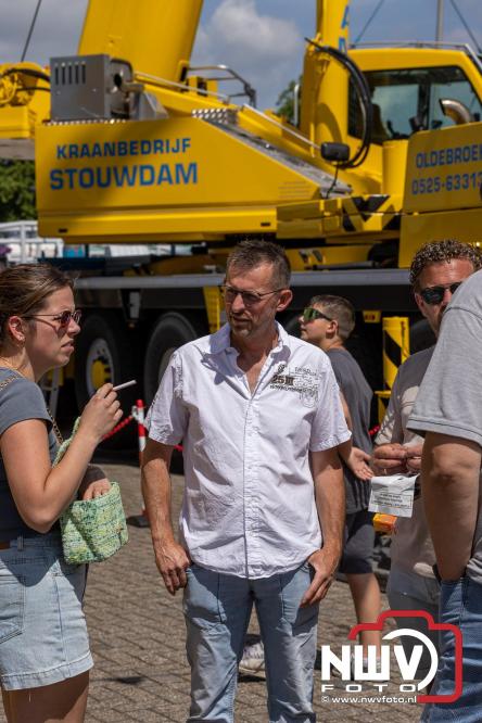 Kranen, trucks en bergingsvoertuigen stelen de show tijdens jubileumfeest van Kraan- en Bergingsbedrijf Stouwdam in Oldebroek. - &copy; NWVFoto.nl