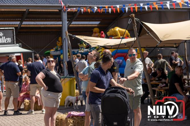Kranen, trucks en bergingsvoertuigen stelen de show tijdens jubileumfeest van Kraan- en Bergingsbedrijf Stouwdam in Oldebroek. - &copy; NWVFoto.nl