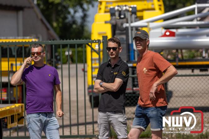 Kranen, trucks en bergingsvoertuigen stelen de show tijdens jubileumfeest van Kraan- en Bergingsbedrijf Stouwdam in Oldebroek. - &copy; NWVFoto.nl