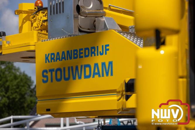 Kranen, trucks en bergingsvoertuigen stelen de show tijdens jubileumfeest van Kraan- en Bergingsbedrijf Stouwdam in Oldebroek. - &copy; NWVFoto.nl