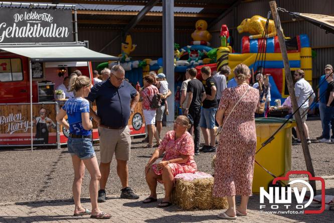 Kranen, trucks en bergingsvoertuigen stelen de show tijdens jubileumfeest van Kraan- en Bergingsbedrijf Stouwdam in Oldebroek. - &copy; NWVFoto.nl