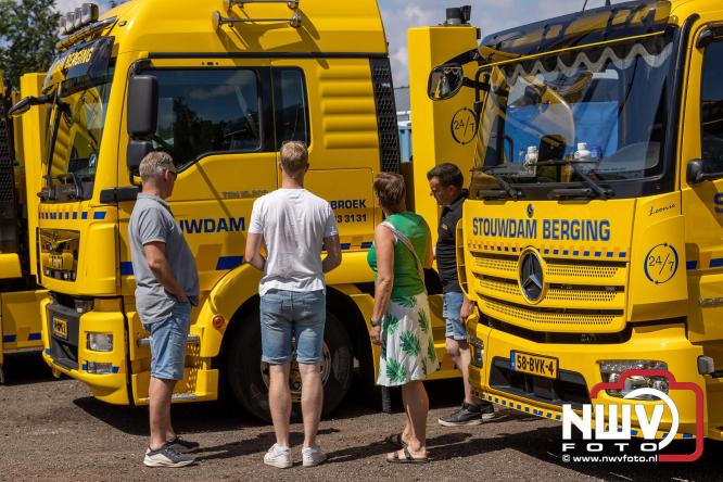 Kranen, trucks en bergingsvoertuigen stelen de show tijdens jubileumfeest van Kraan- en Bergingsbedrijf Stouwdam in Oldebroek. - &copy; NWVFoto.nl