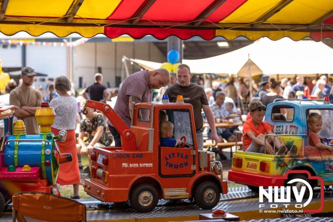 Kranen, trucks en bergingsvoertuigen stelen de show tijdens jubileumfeest van Kraan- en Bergingsbedrijf Stouwdam in Oldebroek. - &copy; NWVFoto.nl