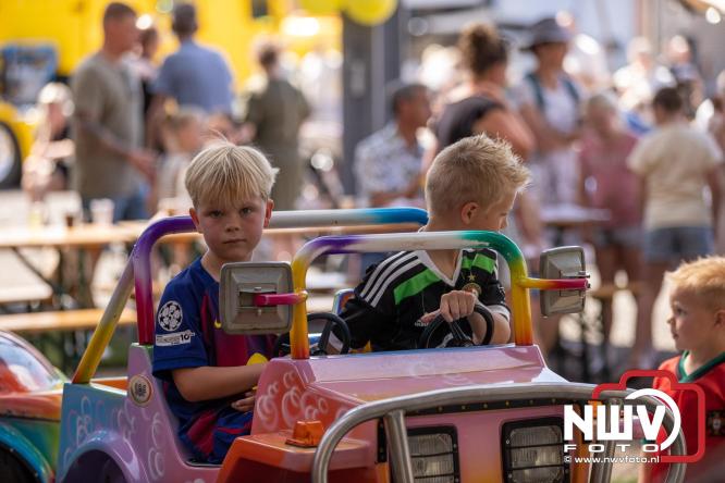Kranen, trucks en bergingsvoertuigen stelen de show tijdens jubileumfeest van Kraan- en Bergingsbedrijf Stouwdam in Oldebroek. - &copy; NWVFoto.nl