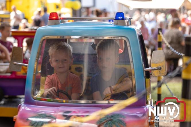 Kranen, trucks en bergingsvoertuigen stelen de show tijdens jubileumfeest van Kraan- en Bergingsbedrijf Stouwdam in Oldebroek. - &copy; NWVFoto.nl
