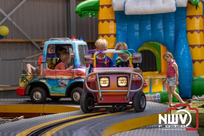 Kranen, trucks en bergingsvoertuigen stelen de show tijdens jubileumfeest van Kraan- en Bergingsbedrijf Stouwdam in Oldebroek. - &copy; NWVFoto.nl