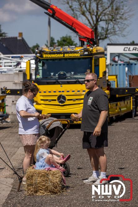 Kranen, trucks en bergingsvoertuigen stelen de show tijdens jubileumfeest van Kraan- en Bergingsbedrijf Stouwdam in Oldebroek. - &copy; NWVFoto.nl