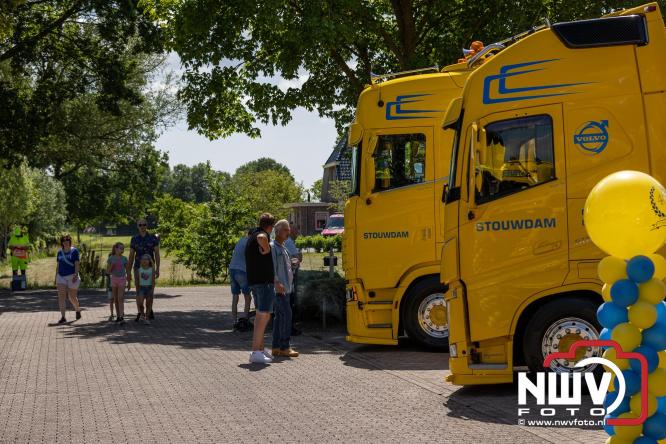 Kranen, trucks en bergingsvoertuigen stelen de show tijdens jubileumfeest van Kraan- en Bergingsbedrijf Stouwdam in Oldebroek. - &copy; NWVFoto.nl