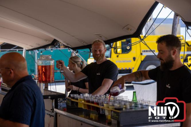 Kranen, trucks en bergingsvoertuigen stelen de show tijdens jubileumfeest van Kraan- en Bergingsbedrijf Stouwdam in Oldebroek. - &copy; NWVFoto.nl