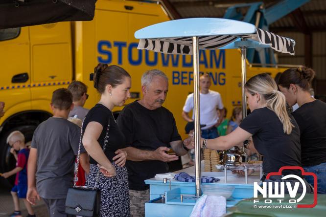 Kranen, trucks en bergingsvoertuigen stelen de show tijdens jubileumfeest van Kraan- en Bergingsbedrijf Stouwdam in Oldebroek. - &copy; NWVFoto.nl