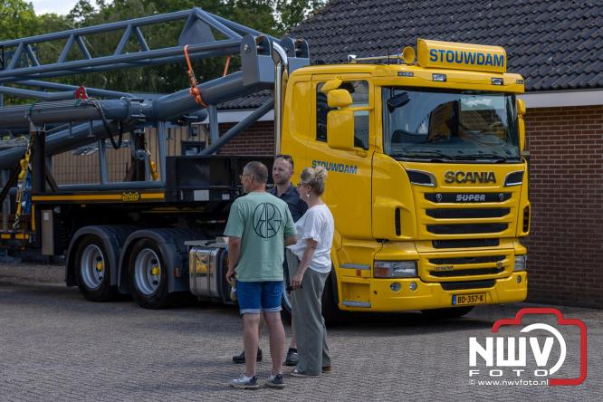 Kranen, trucks en bergingsvoertuigen stelen de show tijdens jubileumfeest van Kraan- en Bergingsbedrijf Stouwdam in Oldebroek. - &copy; NWVFoto.nl