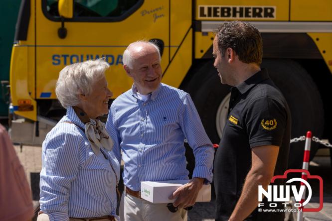 Kranen, trucks en bergingsvoertuigen stelen de show tijdens jubileumfeest van Kraan- en Bergingsbedrijf Stouwdam in Oldebroek. - &copy; NWVFoto.nl