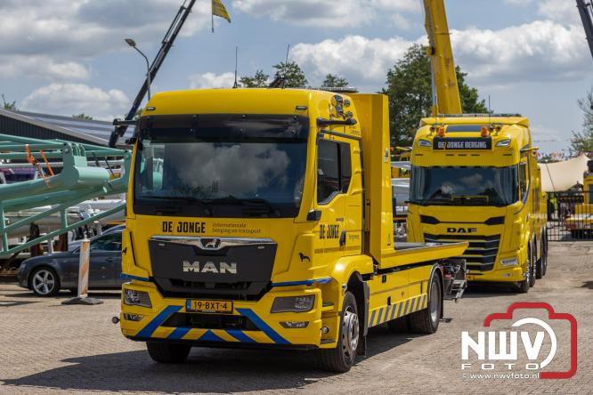 Kranen, trucks en bergingsvoertuigen stelen de show tijdens jubileumfeest van Kraan- en Bergingsbedrijf Stouwdam in Oldebroek. - &copy; NWVFoto.nl